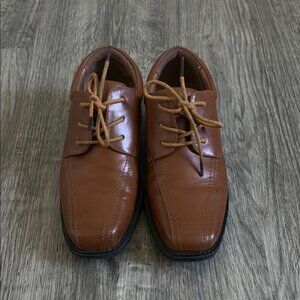 Brown Leather Dress Shoes with Polished Finish‎